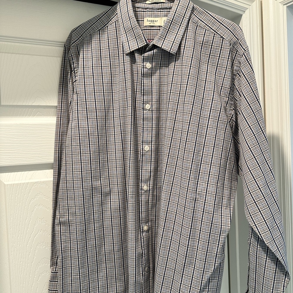 Haggar Men's Navy Plaid Button-Down Shirt